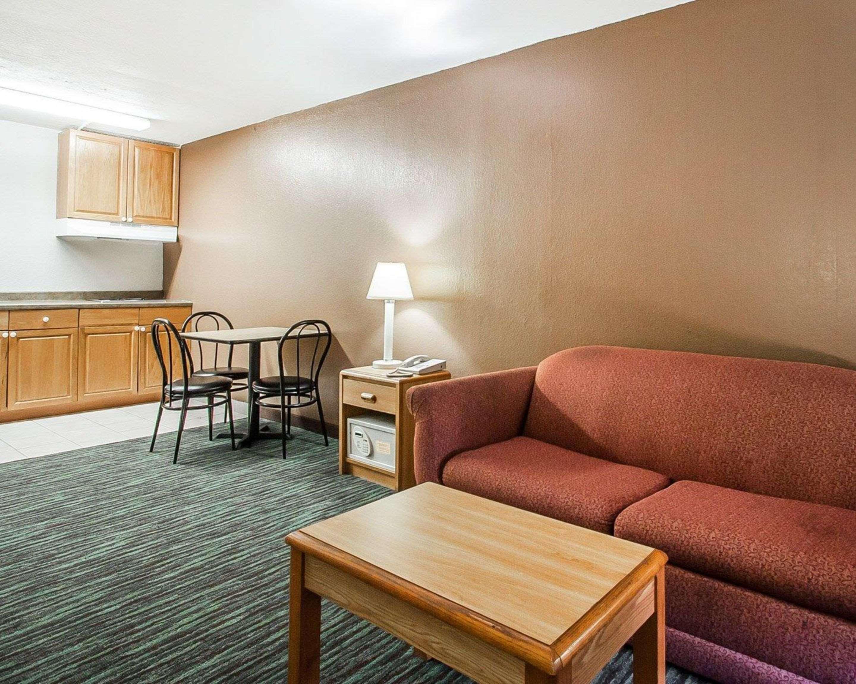 Econo Lodge Inn And Suites - Jackson Exterior photo