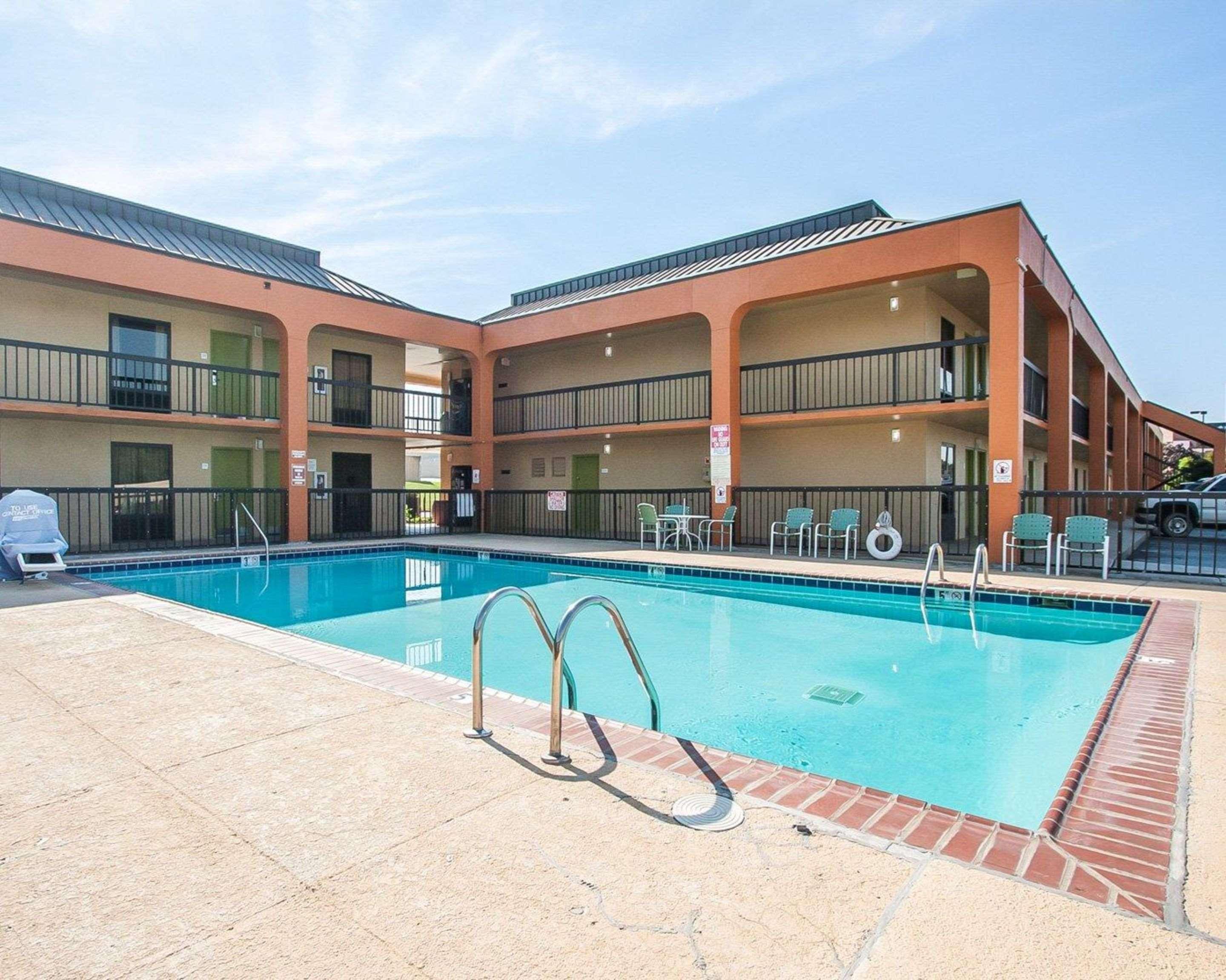 Econo Lodge Inn And Suites - Jackson Exterior photo