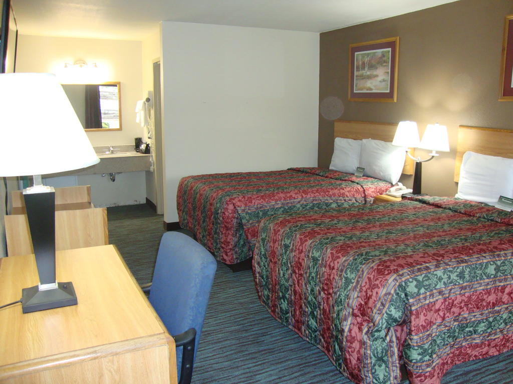 Econo Lodge Inn And Suites - Jackson Room photo