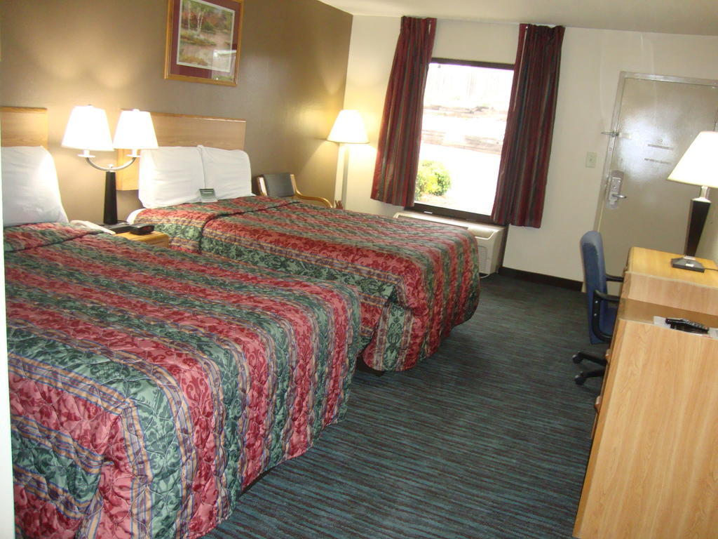 Econo Lodge Inn And Suites - Jackson Room photo